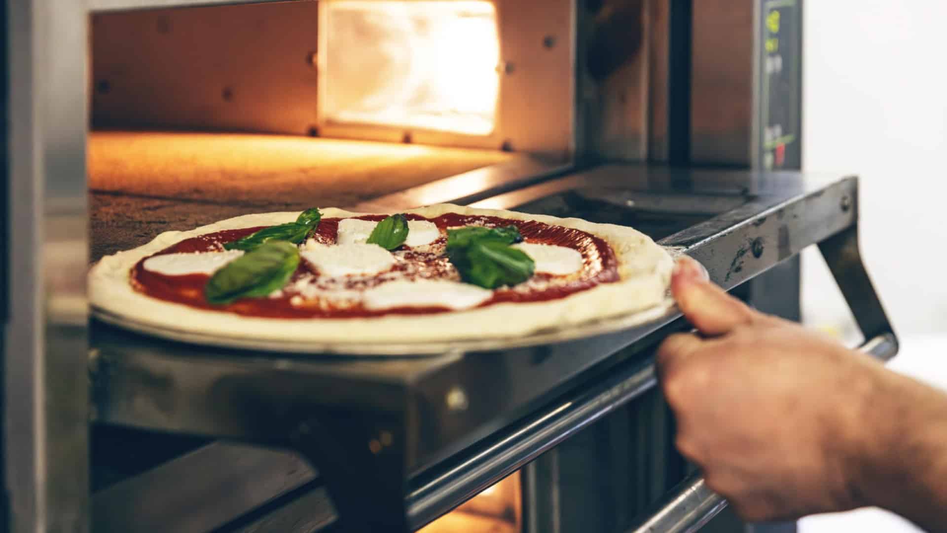 Pourquoi les bons accessoires changent tout dans la cuisson au four à pizza ?